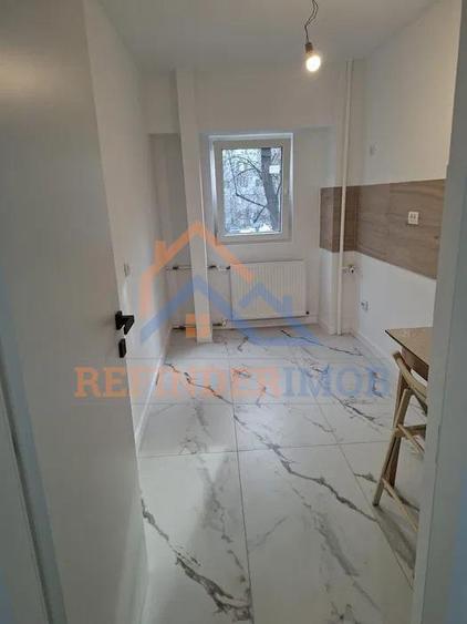 Garsoniera renovata Aparatorii Patriei - Metrou etaj 1 bloc din 1986