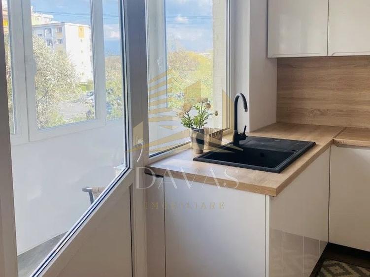 Apartament 3 camere semidecomandat | Între Lacuri