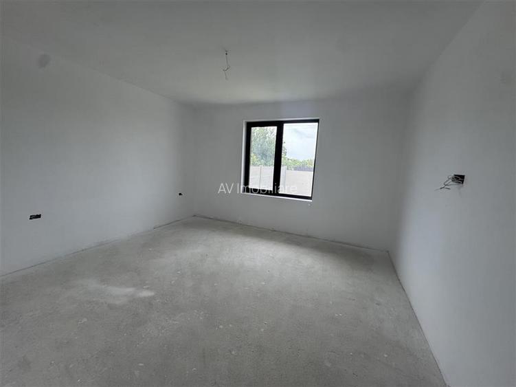 Vila Duplex spatioasa - Teren 500 mp - 7 camere - living spatios - beci - 13