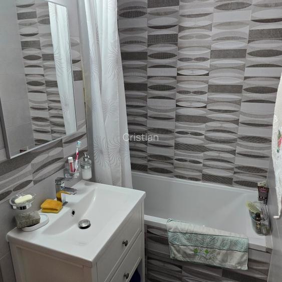 Inchiriez Apartament ultracentral 3 camere (modificat din 4 camere) - 2