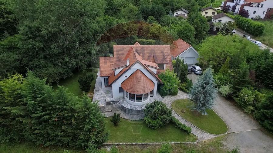 Casă / Vilă cu 6 camere de închiriat, tip estate, 0% comision