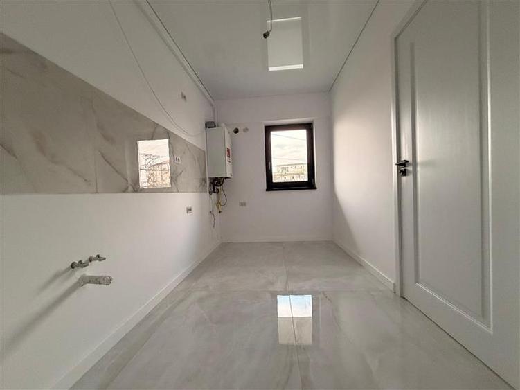 Apartament cu 3 camere, 2 bai Bloc nou Nicolina, et. intermediar
