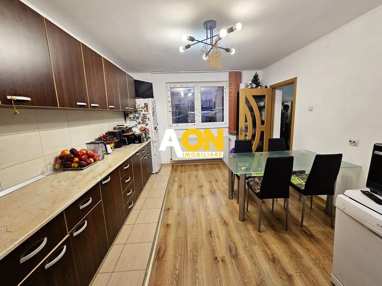 Casa cu doua corpuri, 5 camere, 1580 mp teren, Dealul Furcilor