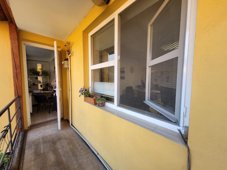 De vânzare apartament cu 3 camere, 94 mp, în centru