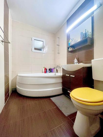 De vânzare apartament 3 camere Zorilor