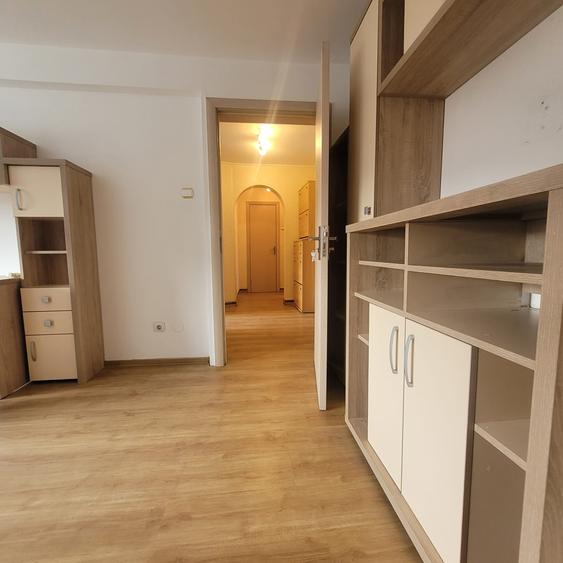 Vand apartament cu 3 camere Centrul Civic, Strada Toamnei