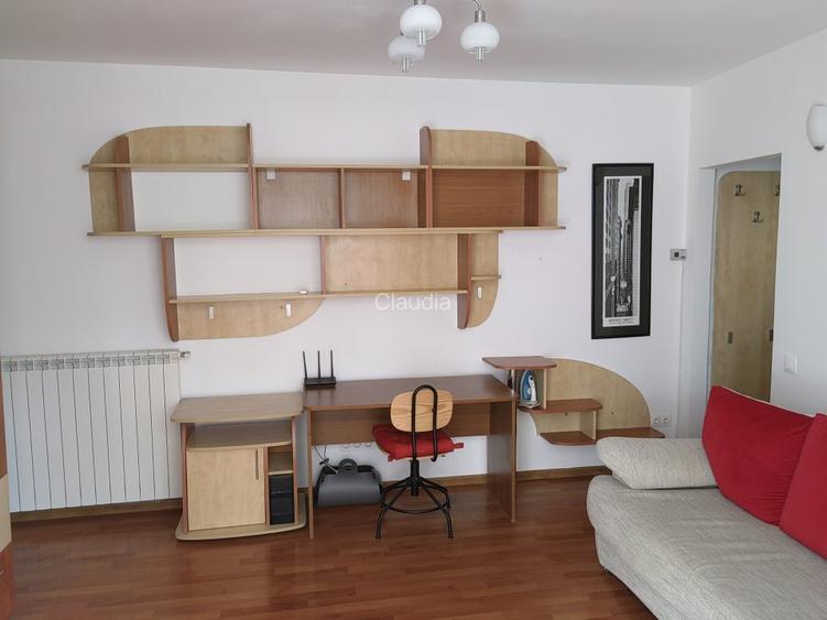 Proprietar închiriez garsonieră Hala Traian Sector 2 - 9