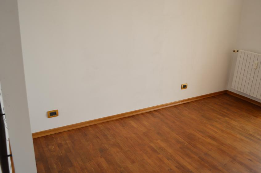 Apartament 2 camere modernizat Calea Bucuresti nr 101