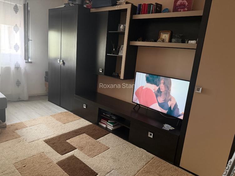 Vând apartament complet mobilat și utilat, decomandat, 2 camere, etaj 4/10. - 10