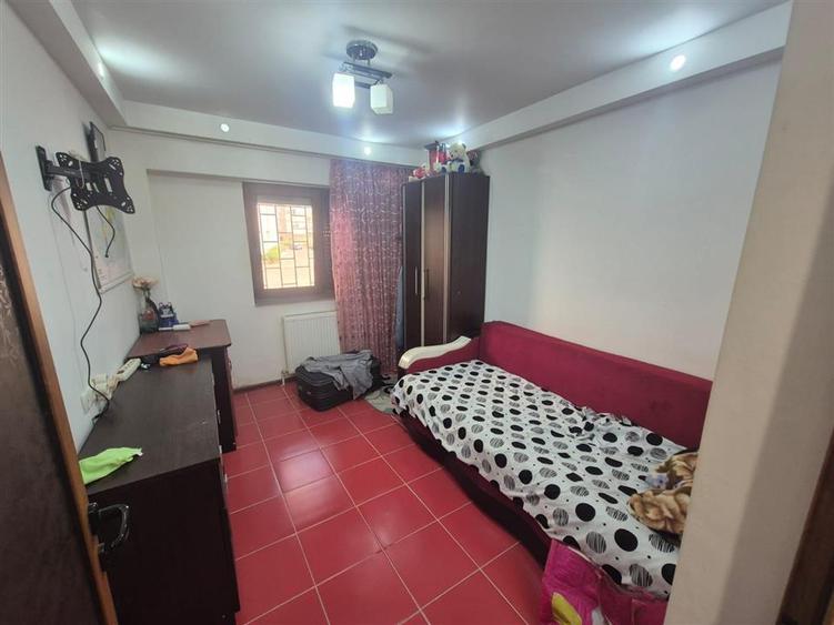 3 camere parter, balcon 27 mp, confort 1 decomandat, Obor