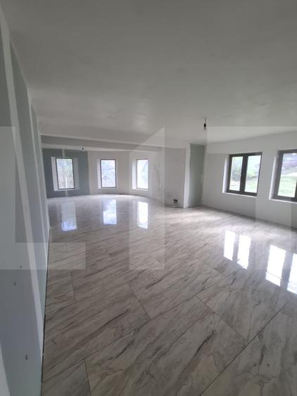 Casă cu Etaj și Pod, 325 mp, Teren 1045 mp, Construcție din Cărămidă