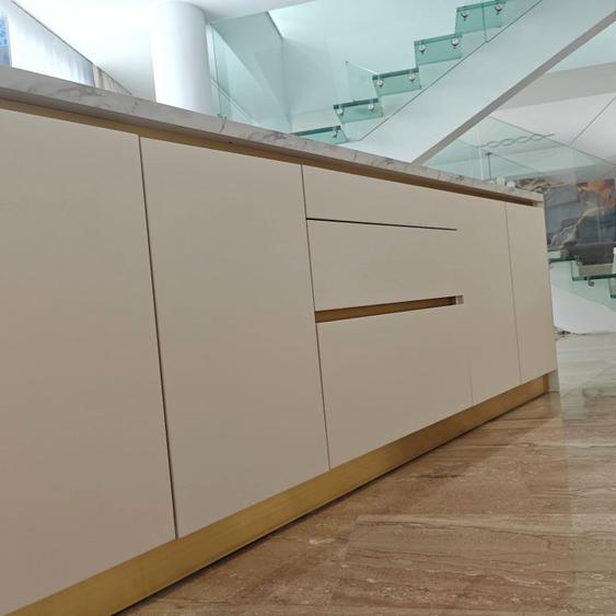 Casa lux 280mp teren 1000mp cartier Tineretului Sura Mica