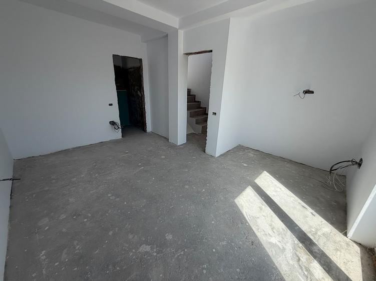 CASA DUPLEX, TOATE UTILITATILE, STRADA ASFALTATA, COMISION 0%