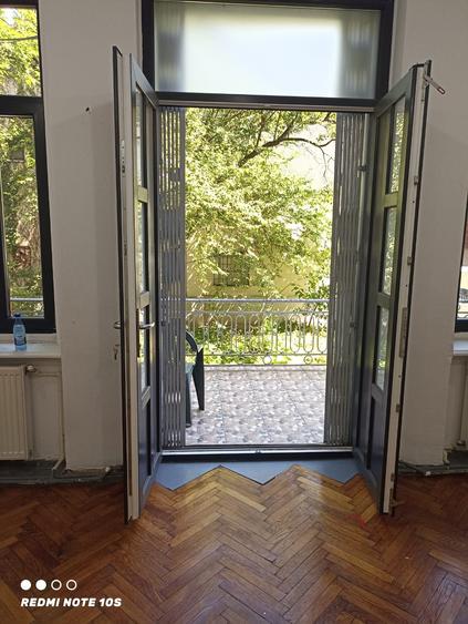 Apartament cu farmec interbelic într-o vilă situată în inima Capitalei