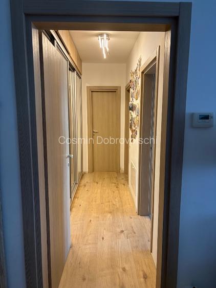 Apartamentul se vinde mobilat și utilat , 2 locuri de parcare și curte 60 mp  - 10