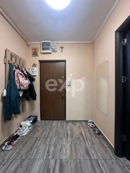 Apartament decomandat cu 3 camere, renovat recent, centrală proprie