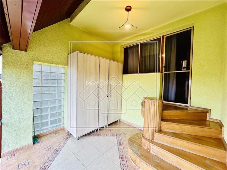 Casa individuala de vanzare - 7 camere, 278 mp utili - Strand - 45