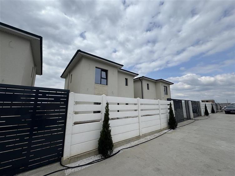 VILA DE VANZARE DOMNESTI LA CHEIE 4 CAMERE - TEREN- PANOURI FOTOVOLTAICE
