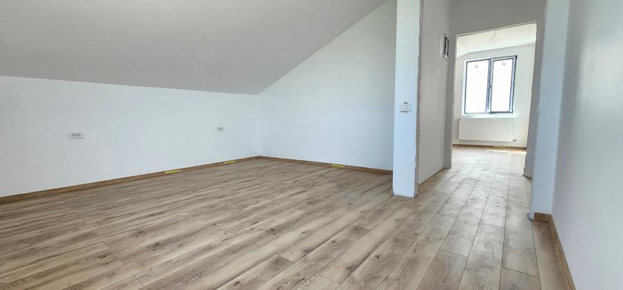 Casa 4 amere,la intrare in comuna
