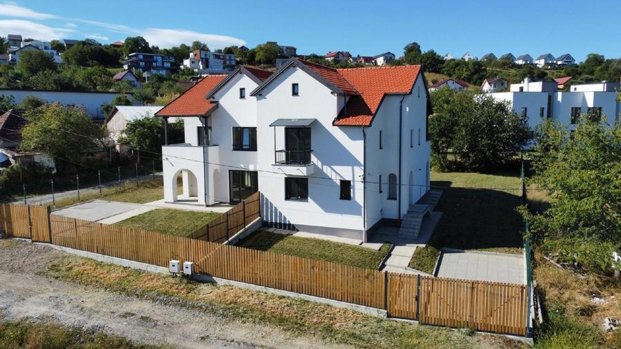 Duplex Feleacu, 15 min de oraș — curte cu CF separat
