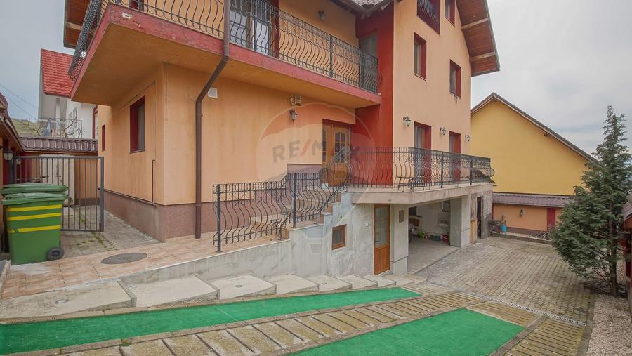 Casă cu garaj și panouri fotovoltaice – Codlea!
