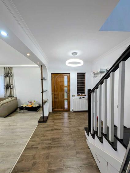 Casă duplex cu 4 camere de închiriat în Florești, zona Cetății