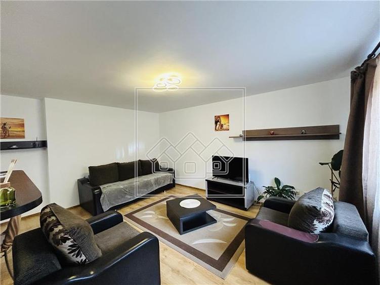 Apartament mobilat si utilat, 3 camere, balcon, zona Rahova
