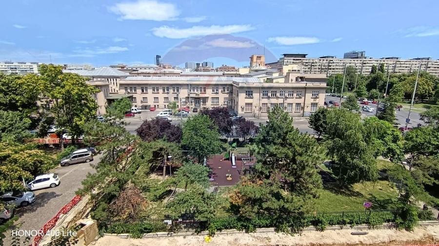 3 camere | 61 mp | Vizavi de Gara de Nord | Etaj 4 | Vedere liberă