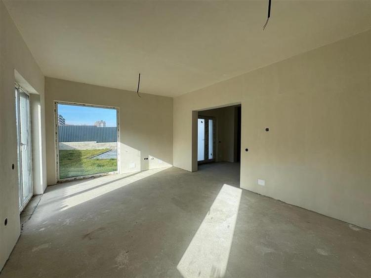 Casa Unifamiliala  Parter + Etaj , situata in Floresti!