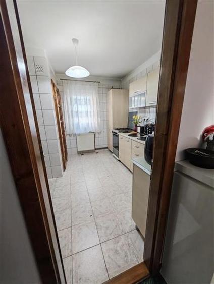Decomandat cu 2 băi linga BRD