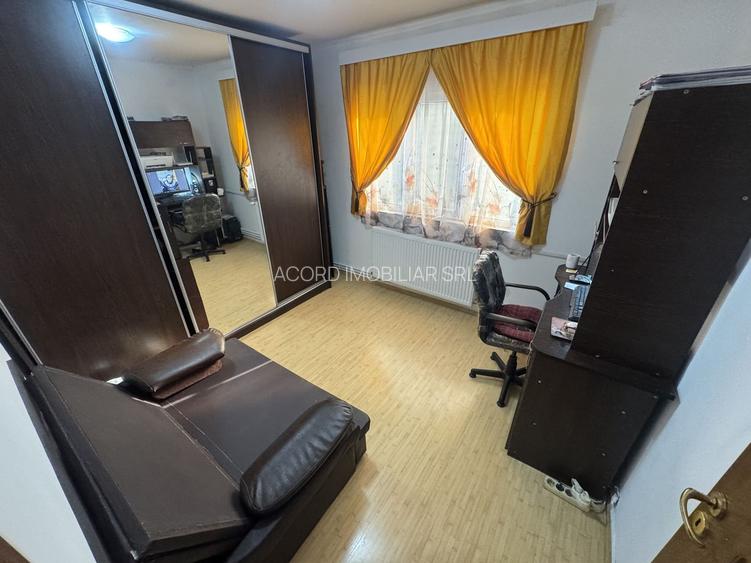 Apartament 2 camere zona Poarta 6 cu Centrala - 3