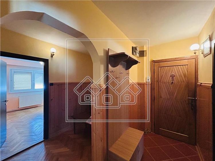 Ap decomandat, 3 camere, 2 balcoane - Zona Turnisor