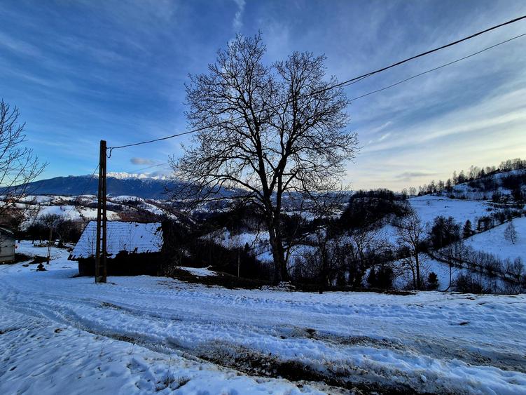 Teren intravilan Simon/Bran, 4318 mp , casuta intabulata, utilitati