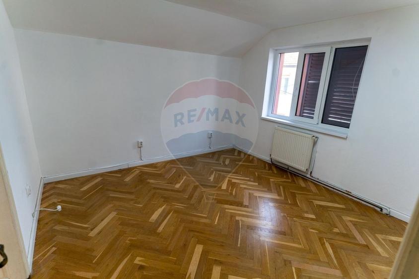 Casă / Vilă cu 6 camere de închiriat în zona Centru Vechi