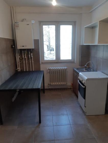 Apartament cu 2 camere, etaj 1/4, zona Tatarasi