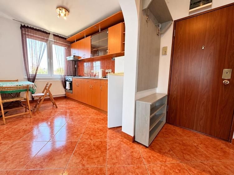 Aradului-Iulius Town | 2 Camere | Etaj Intermediar | Decomandat.