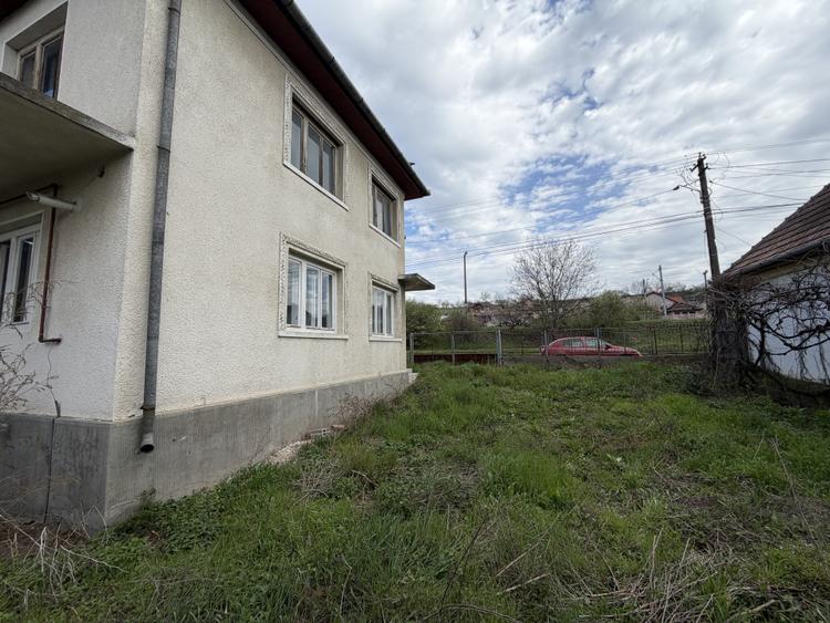 Casa Individuală renovabilă | 4 camere | 2.747 mp teren | Blaj