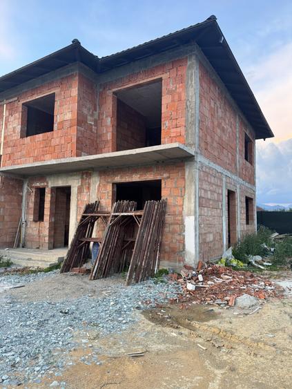 Duplex de vanzare, 124 mp, la rosu sau semifinisat