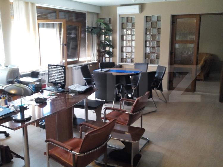 Casa de inchiriat, cu 10 camere, avand o suprafata de 611 mp in Oradea