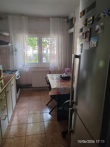 INCHIRIERE O CAMERA INTR-UN APARTAMENT DE 3 CAM BERCENI- RESITA
