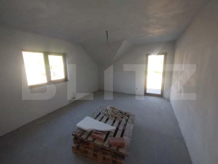 Casa 5 camere,2 nivele,150 mp,1500 mp de teren,zona Dealu Jelnei