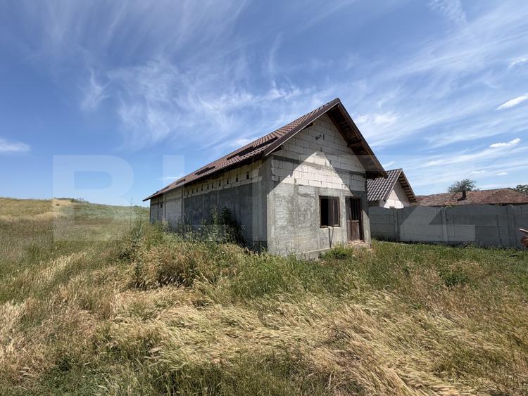 Teren cu casa de vanzare Tuglui, 2200 mp, aproape de padure