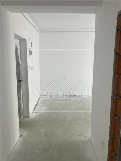 Apartament 2 camere la cheie cu gradina 21mp si parcare - Zona Lacul lui Binder