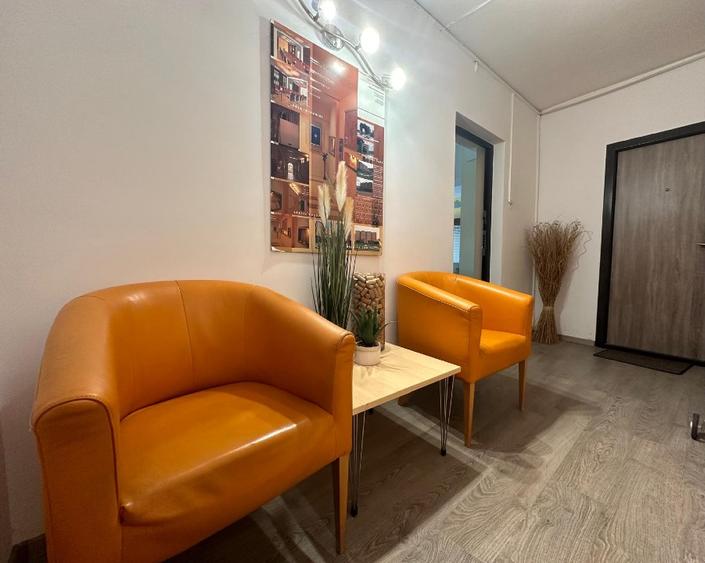 Birou Premium, in fata Palatului Parlamentului, Parcare cu barieră, Design lux