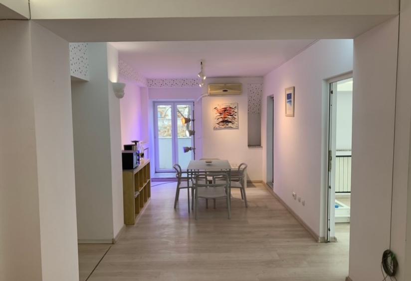UNIRII,apartament superb, imobil monolit stradal,locatie top in inima capitalei