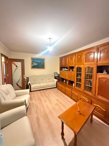 3 DECOMANDATE partial renovat, centrala, termopan, Valea Alba