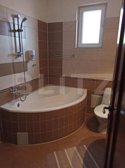 Casa tip vila 8 camere, 350mp, zona Corunca
