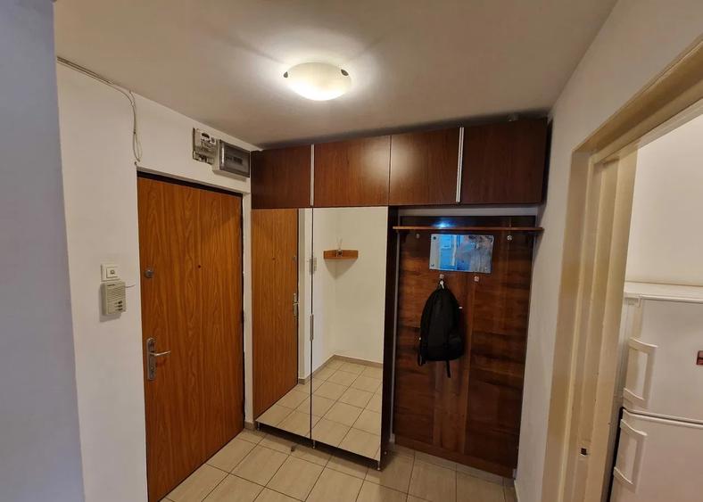 Garsonieră decomandată de închiriat | Etaj 2 | Pajura – Acces Metrou Jiului