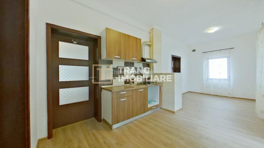 Casa de închiriat în Parneava / Curte spațioasă și confort - 11
