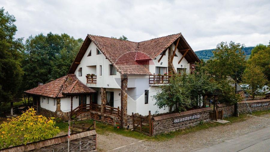 Hotel / Pensiune cu 4 camere de vânzare